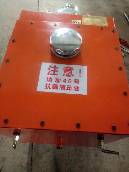 用架柱式液壓回轉(zhuǎn)鉆機(jī)，請用46號抗磨液壓油